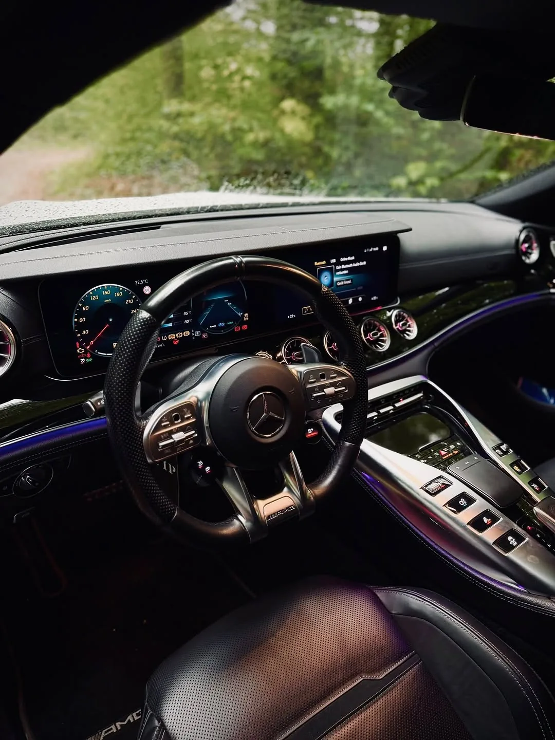 Mercedes-AMG GT 63 S · Grau – Cockpit